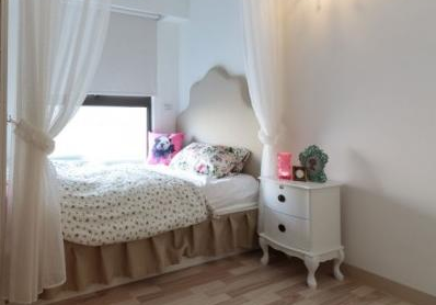 床靠着窗 床靠着窗